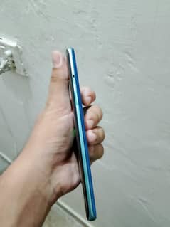 OnePlus 8: 8/128 (Lash condition,10/10)
