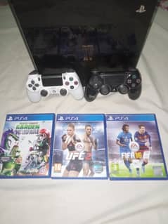 PS4 Slim Sealed with 3CDs and  2 Controllers.