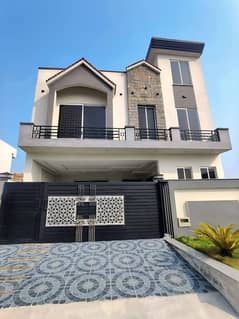 University Town 5 Marla House For Sale
