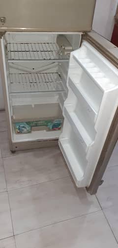 IN GOOD CONDITION (FRIDGE)