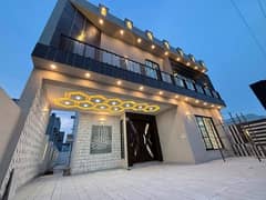 University Town 10 Marla House For Sale