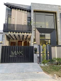 University Town 5 Marla House For Sale