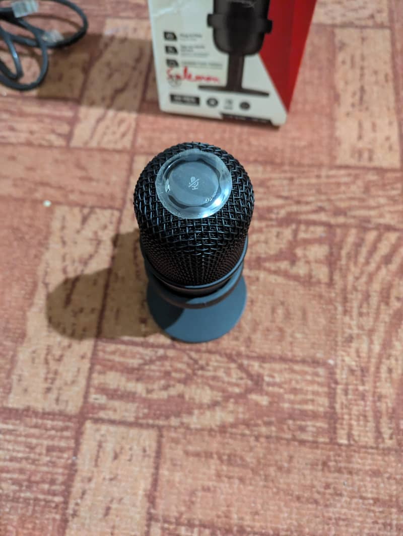 Hyper x Solocast Microphone with Microphone Boom Arm 1