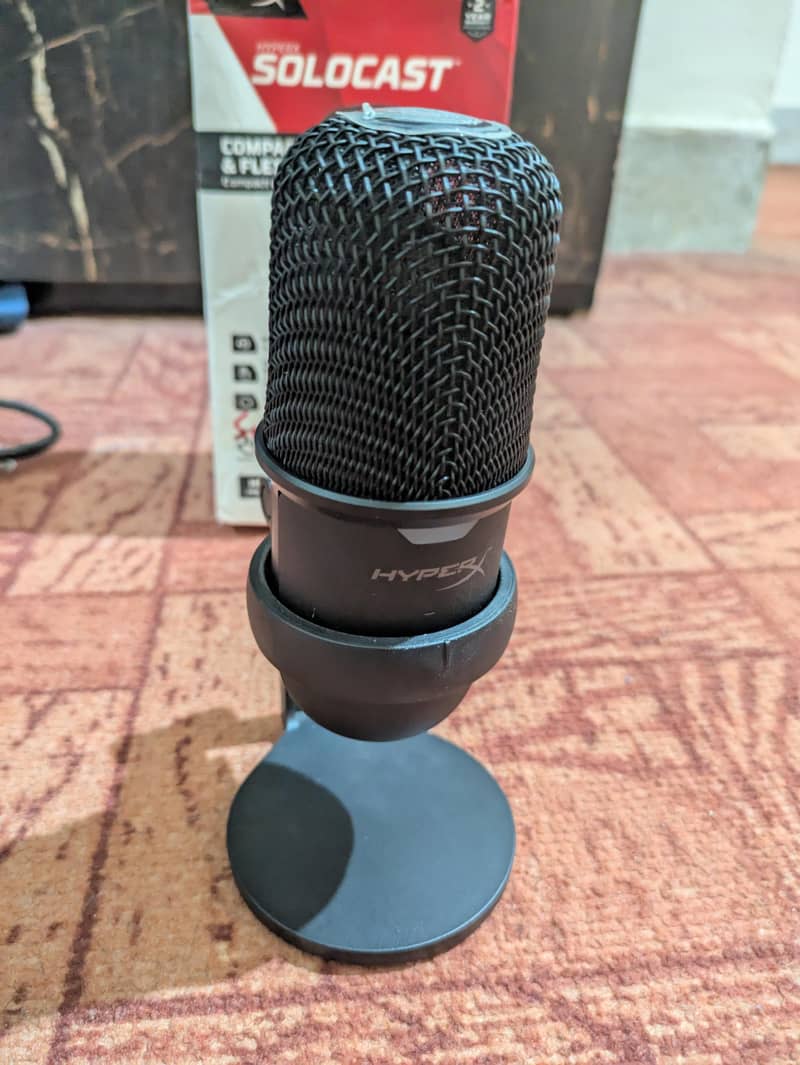 Hyper x Solocast Microphone with Microphone Boom Arm 2