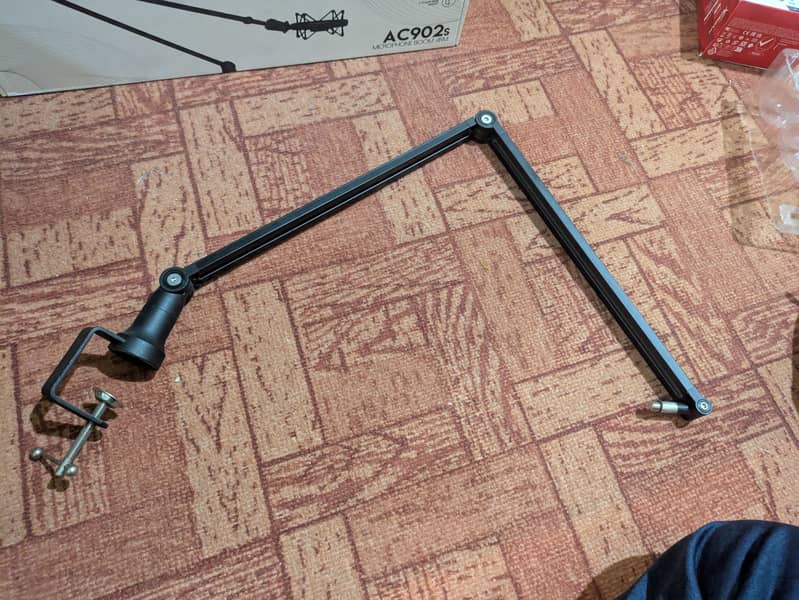 Hyper x Solocast Microphone with Microphone Boom Arm 4