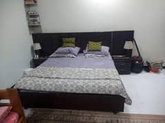 bed king size with side tables