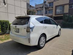 PRIUS Alpha 1.8 Hybrid.