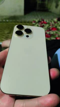 Iphone 16 pro 128 gb desert titenium in 100 health condition 10/10 com
