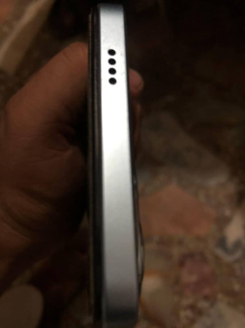 exchange possible wth iphocomplete box with guarantee 11 month ki. hy 3