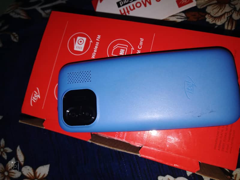 itel new mobile open box only without charger with big screen 3
