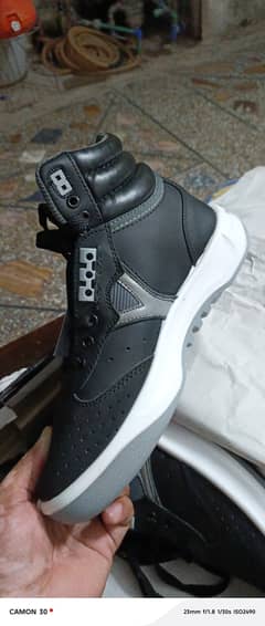 New shoes hean  pehny nai hean bilkul new hean