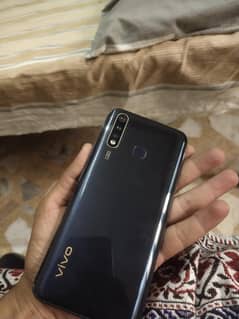 vivo y19 4/128 with box and original charger