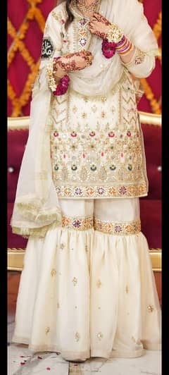 Nikah garage white