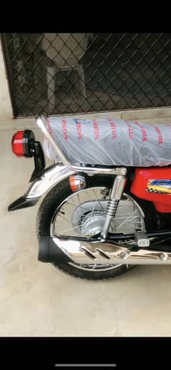 Sale honda 125 10 by 10 condition totl genuine with naber and all pepr