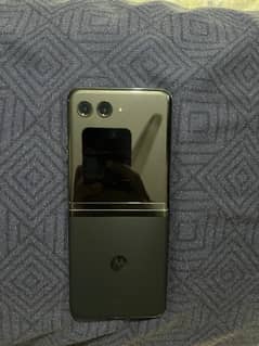 Motorola razr 40 ultra flip phone