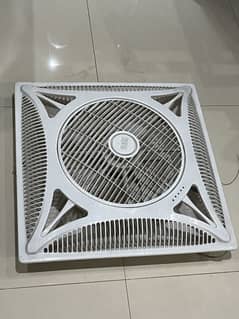 Ceiling fan new condition with remote