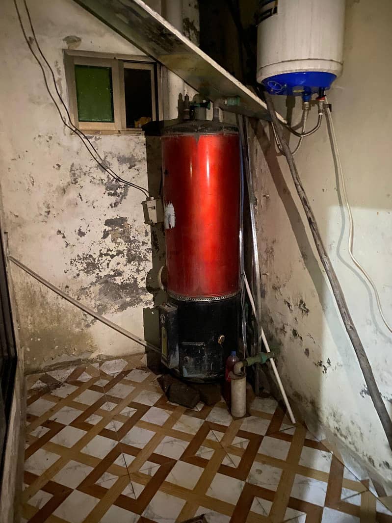 Geyser in good condition  in working 1