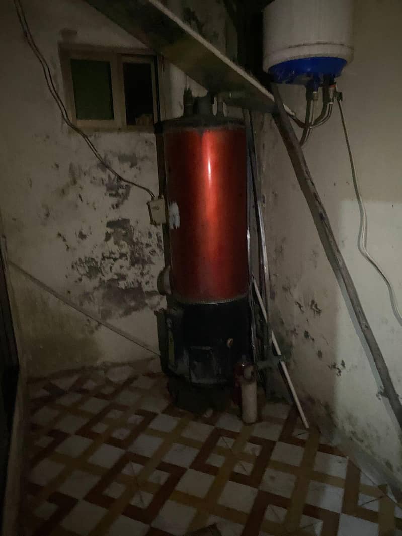 Geyser in good condition  in working 2