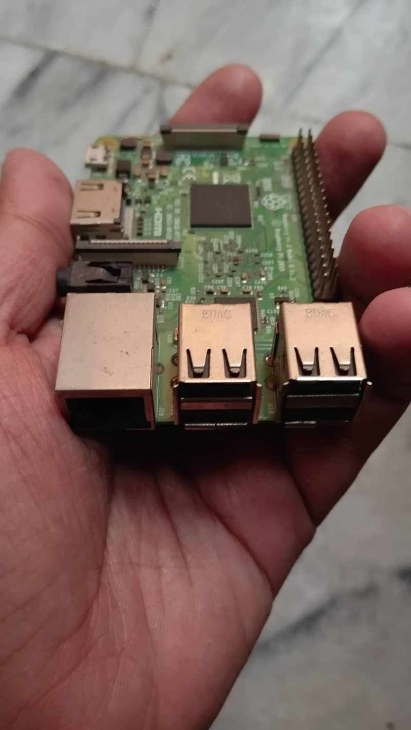 Raspberry Pi 3 B 1