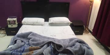 Wooden queen size bedset