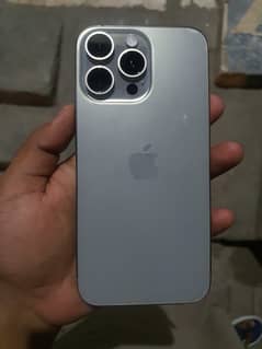 15 pro max natural titanium 256GB