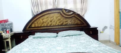 bed +2 sidetable +dressing table