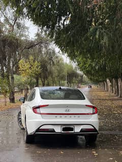 Sonata 2.5 2022 model white colour B2B genuine