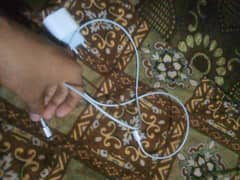 I phone ka original charger urgent sale type c Wala hay bilkul new hay