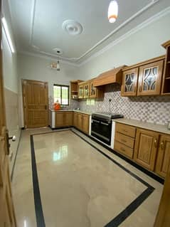 9 Marlas Upper Portion With Servant Quarter Gas Available Near Kashmir Highway 14/4