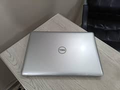 Dell Inspiron 5570 core i7 8th gen quadcore 17.3 inch 4gb Amd Radeon
