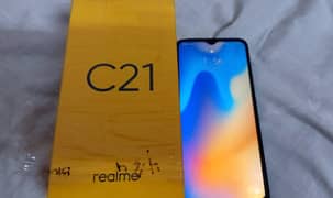 realme C21