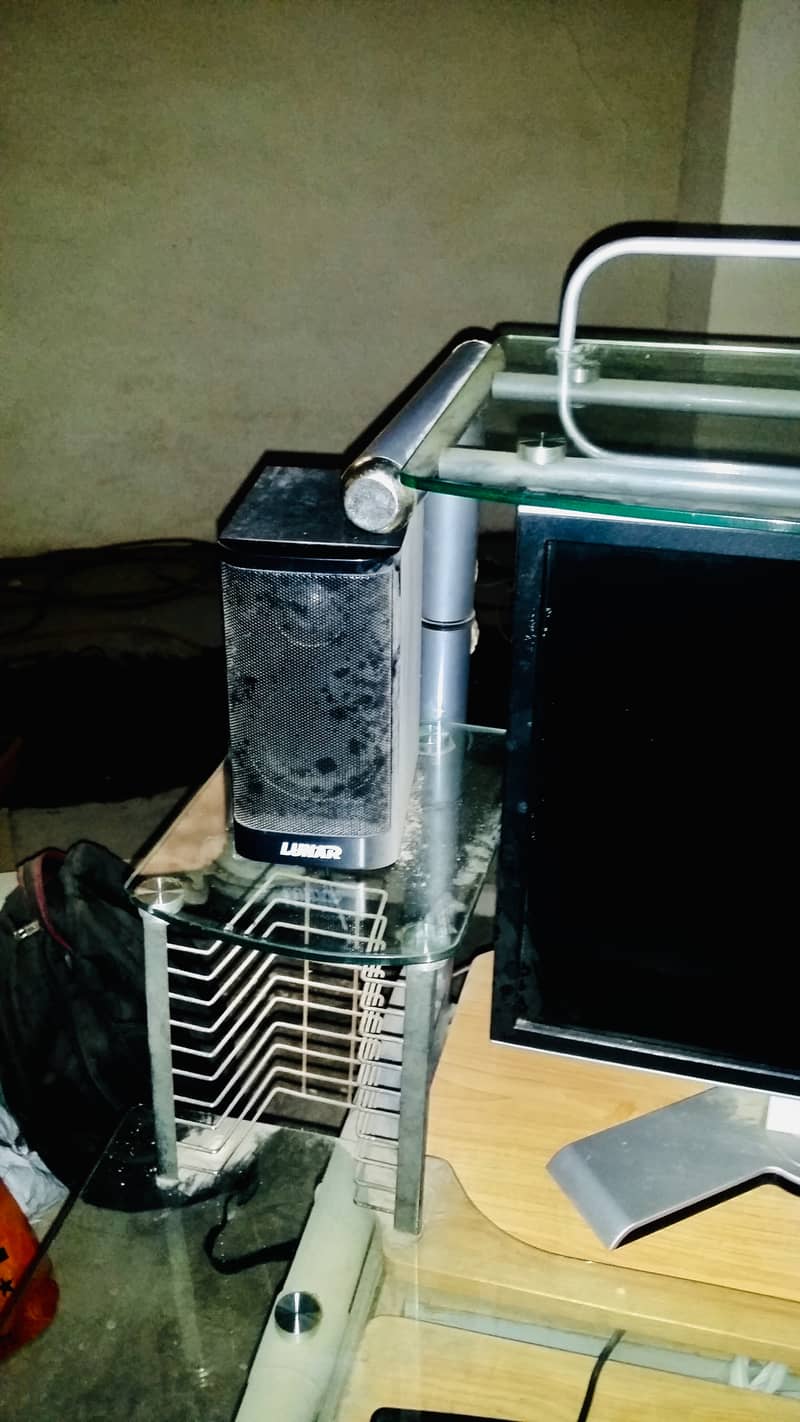 Desktops/ Computer For Sale, In Working Condition with Trolley 3