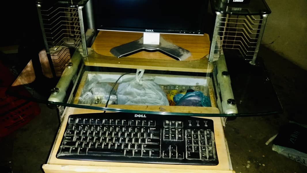 Desktops/ Computer For Sale, In Working Condition with Trolley 5