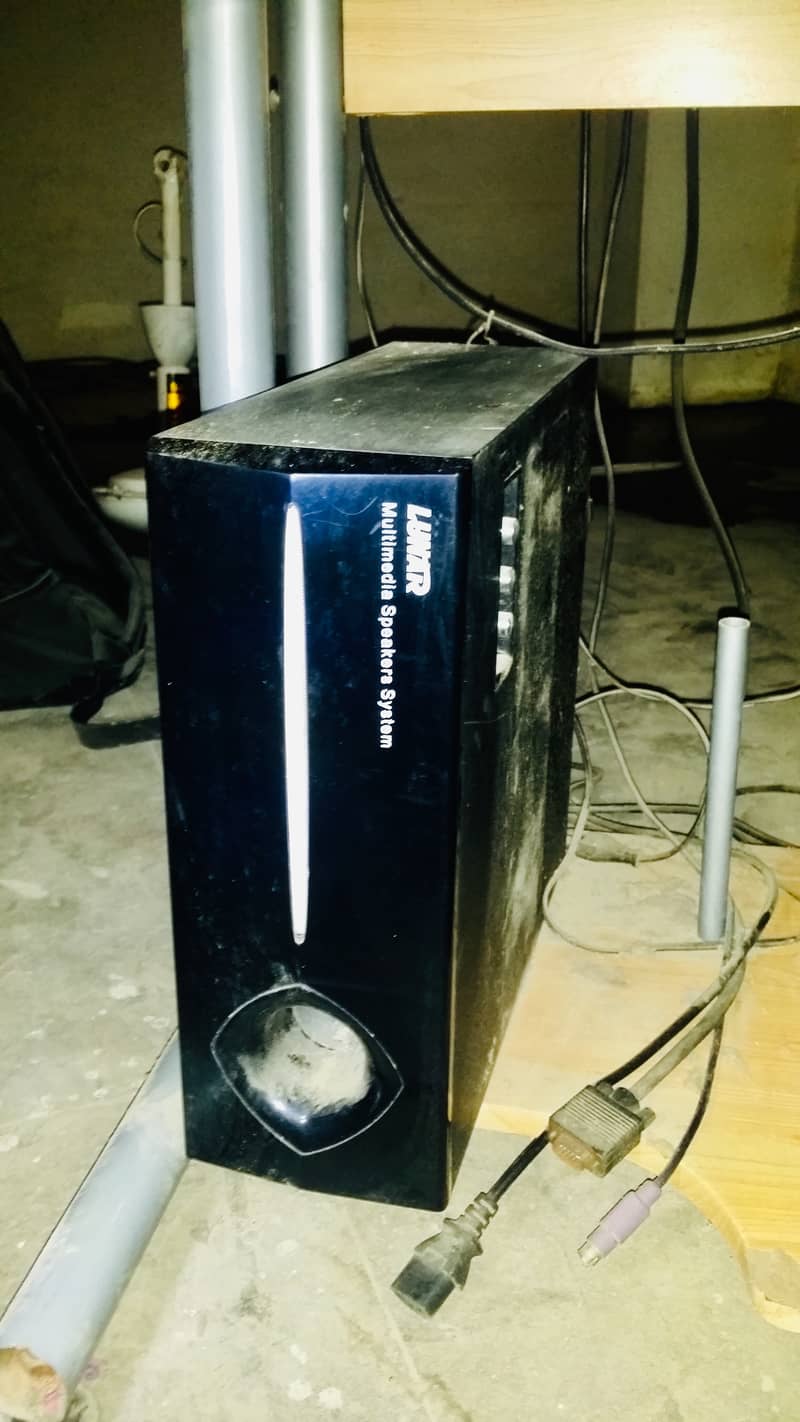 Desktops/ Computer For Sale, In Working Condition with Trolley 8