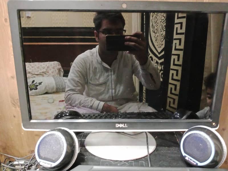 22 inch led  2 audionic speaker 1 keyboard 1 mouse with all wires 1