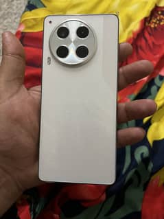 Tecno camon 30