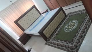 2 beds with side tabels with out mattress