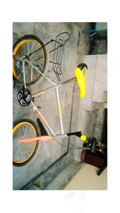 streethwak kids biycycle in silver colour