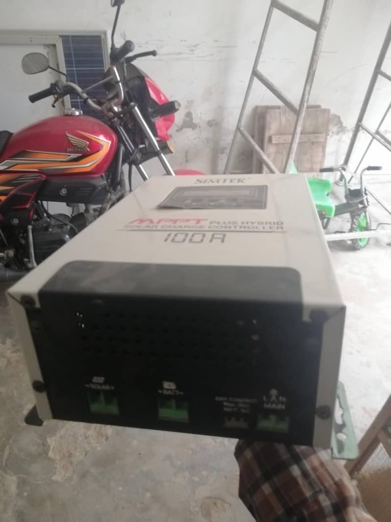 Simtek 100Amp Solar MppT controller 2