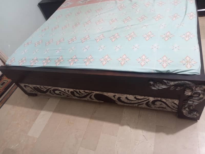 Bed with Spring metress Side tables and Dressing 2
