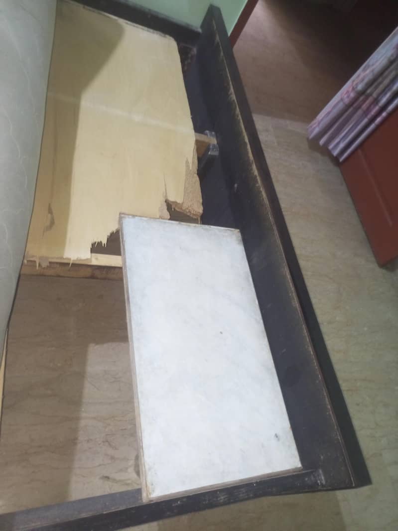 Bed with Spring metress Side tables and Dressing 3