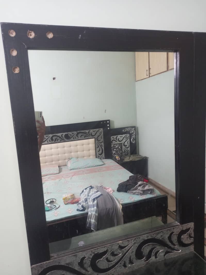 Bed with Spring metress Side tables and Dressing 8