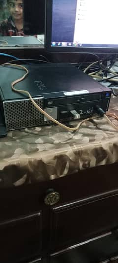 cor2do 780 ddr 3 ram 80gb hard 4 gb ram instal