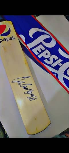 BABAR AZAM SIGNATURE BAT FROM PEPSI & SHAHEEN AFRIDI SIGNATURE HARD BA