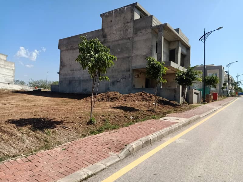 Boulevard Front & Back open Plot for sale 0