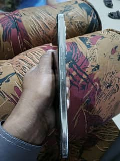 4 mounth ke warrnty hai baqi condition 10/8