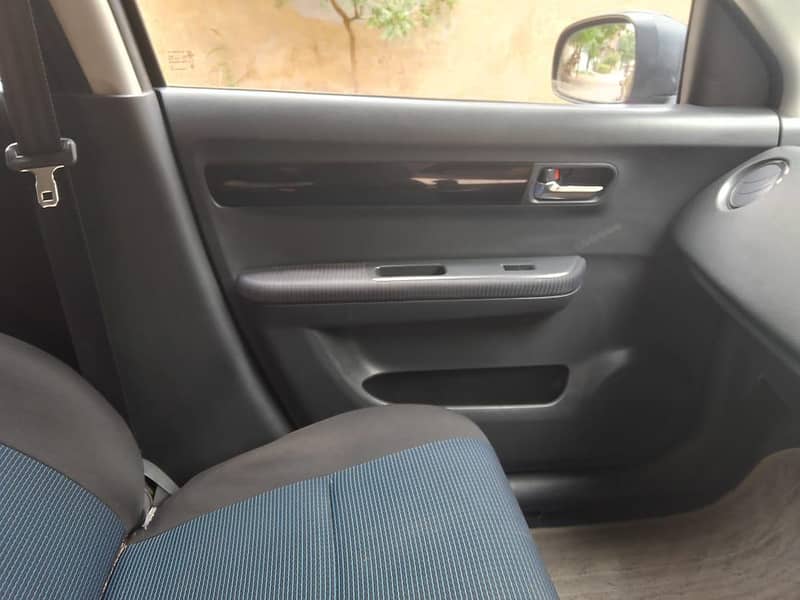Suzuki Swift 1.3 dlx with navigation 5