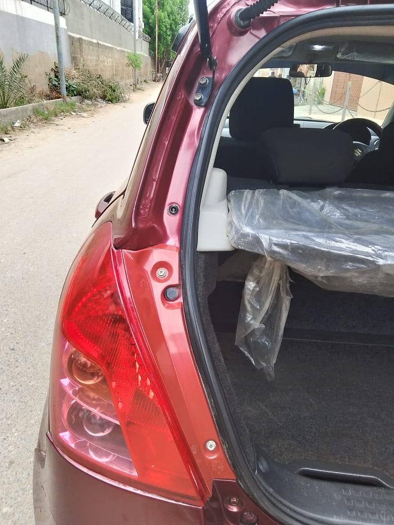 Suzuki Swift 1.3 dlx with navigation 13