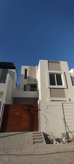 Main Avenue Corner Villa