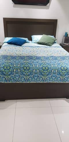 Queen Bed Set with Master Hybrid Mattress
